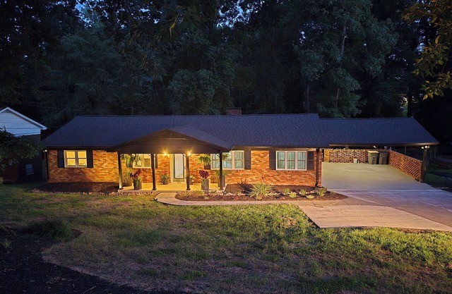Exquisite, newly renovated, large home near I-85