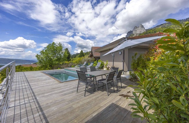 Exquisite UBAC Apartment with Swimming Pool, Offering Breathtaking Views of the Lake and Mountains"