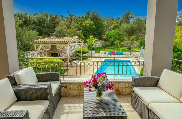 Exquisite Villa with Private Pool, Garden, Billiards, quiet, rural location