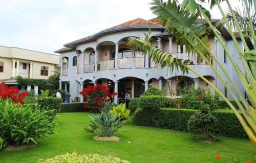 Ezra Boutique Hotel