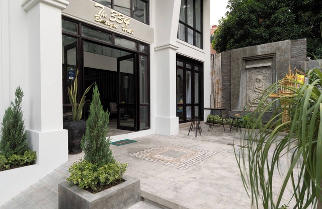 F L G Hotel