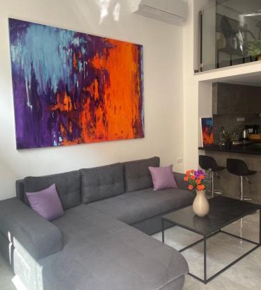F48 Luxury Apartment
