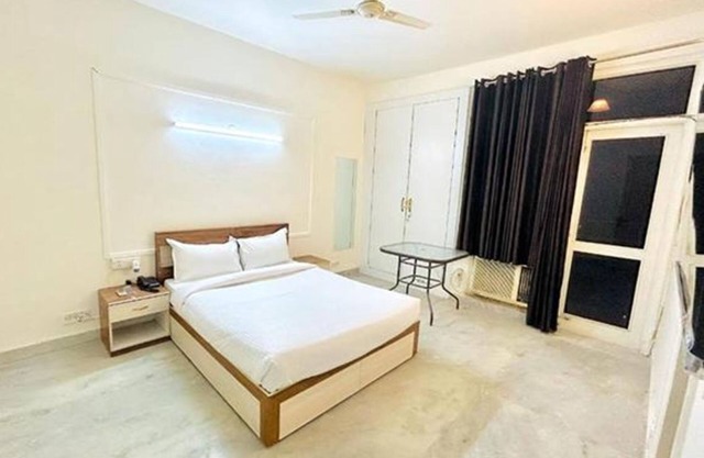 Fabexpress Luxury Home Stay