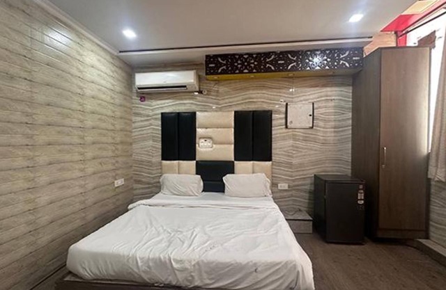 Fabhotel Park View I