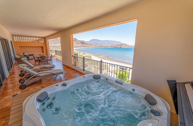 Fabulous Christmas in Loreto, Baja Mexico. Deluxe 2bdrm Ocean Front Penthouse.