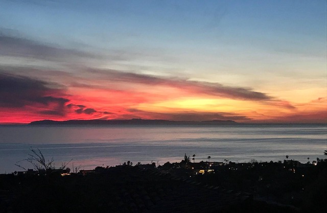 Fabulous fall available - Charming Beach View Cottage