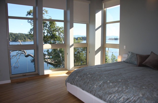 Fabulous Ocean Front - Warm and Inviting