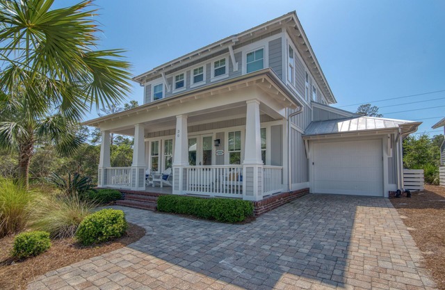 Fabulous Vacation Beach Home in Lakeside!