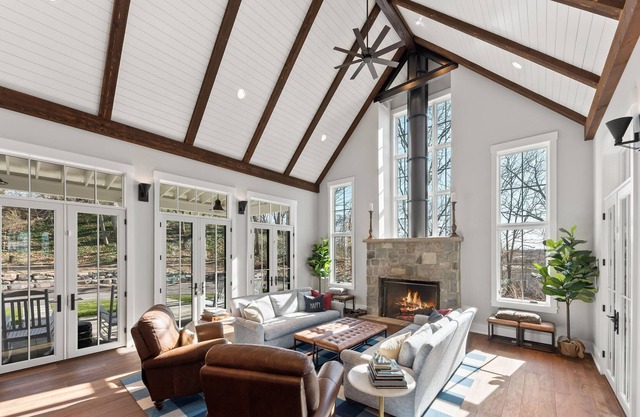 Fabulously Styled Lakehouse Near Beach w/ Hot Tub