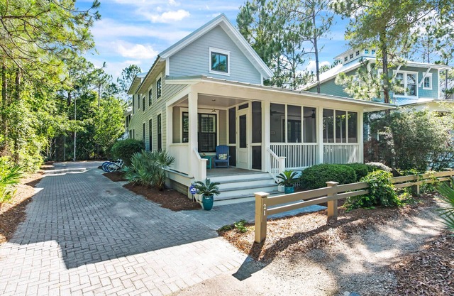 Fall Availability! Royal Retreat - Forest District! Gas Grill! Carriage House!