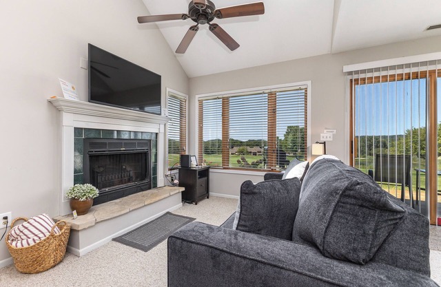 🍁Fall Break @ Poplar Ridge! Amazing Golf Course View with Access 2 Pools!