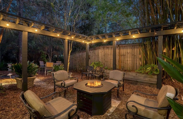 Fall Dates Available! Private Pool and Spa! 5 Adult Bikes! Carriage House!
