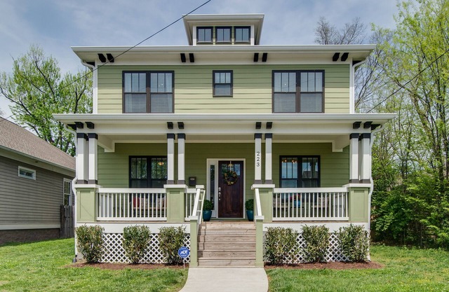 Fall Discounts! Big Yard for Pets! Restaurants!BROADWAY/Downtown 1 ML TOPGOLF!