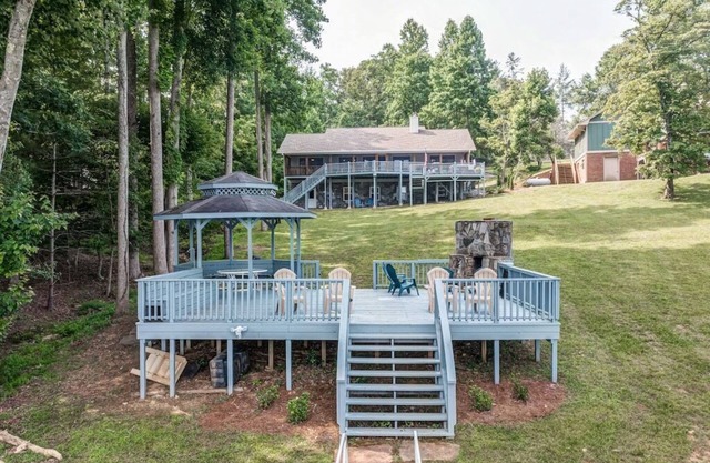 Fall Foliage Retreat | Lakefront Cabin w/Hot Tub & Fire Pit