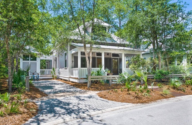 Fall Getaways Available! Forest District. Gas Grill with Nice Porch Space! 3 Adult Bikes!