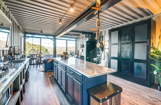 Fallbrook Airplane Home w/Fire Pit & Mtn Views!