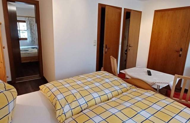 Familienzimmer, Dusche, WC, Balkon - Bruderhof