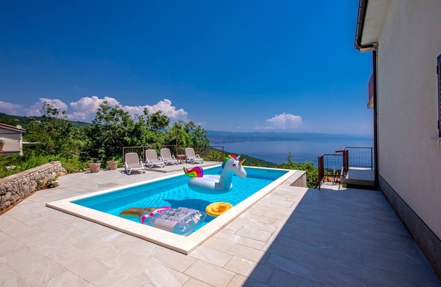 familly - friendly, quiet neighborhood, splendid view,