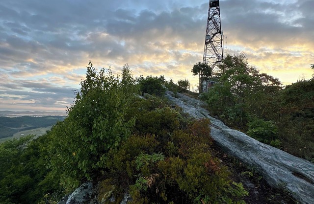 Family Adventure Base: Firepit, BBQ, outdoor games. Nearby Kayaking and Hiking!