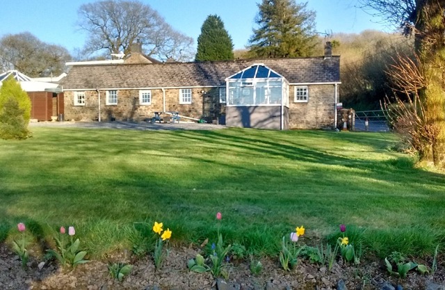 Family and Pet friendly Stone Barn in central location.