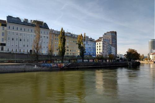 Family apartment with two bathrooms near to city center