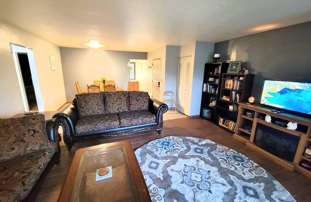 Family Condo minutes from Turnpike, US 23, I75, and Downtown Toledo