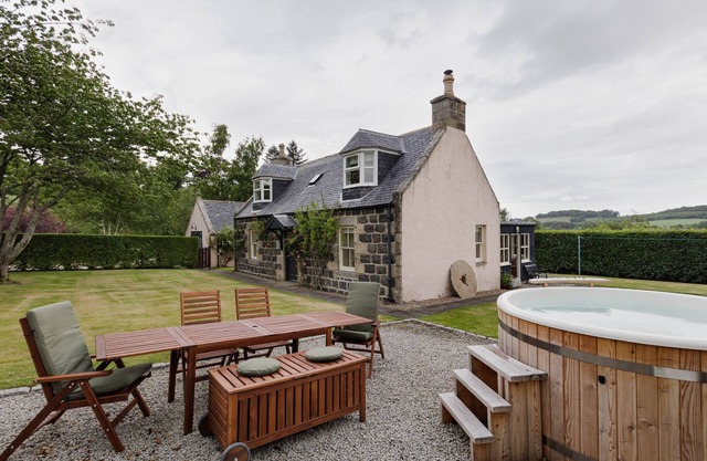 Family Cottage with Hot Tub on Mayen Estate, Banffshire