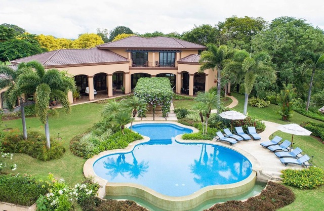 Family friendly villa, cliff side gazebo, stunning ocean sunsets, golf cart , private beach club