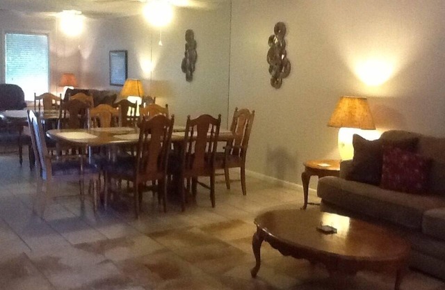 Family-Friendly Condo Near The Front Gate Of HSV, Newly Updated