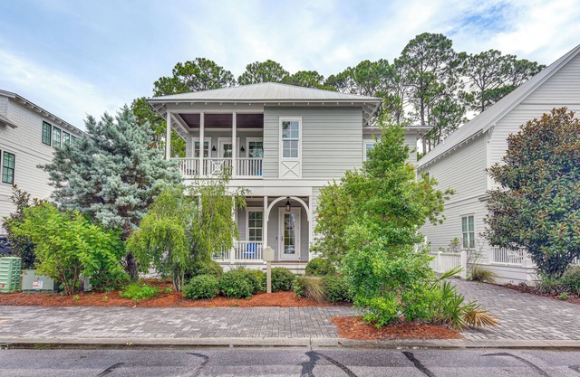 Family-Friendly Santa Rosa Home: Walk to Beach!