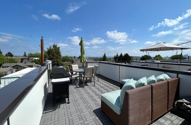Family Friendly 2-bedroom townhome with Parking, King Bed and Rooftop Patio.