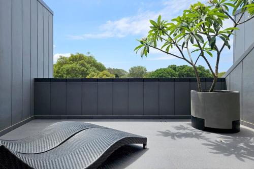 Family-Friendly 3 Levels Architect Home Near Airport Beach Sydney City FREE City Parking & Airport Pickup Available