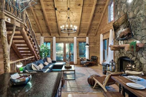 Family-Friendly Blue Ridge Cabin Hot Tub, Game Room, Firepit, Near River