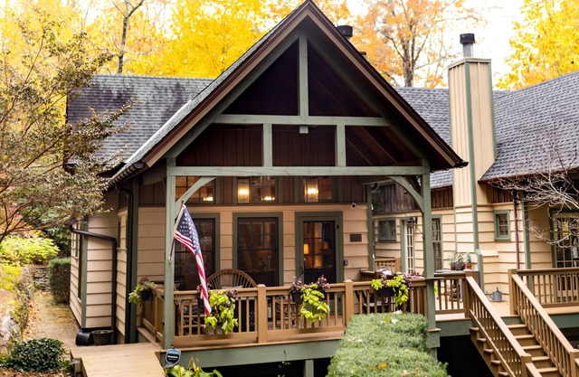 Family-Friendly Cashiers Cabin in Trillium! Relax at Lake Glenville