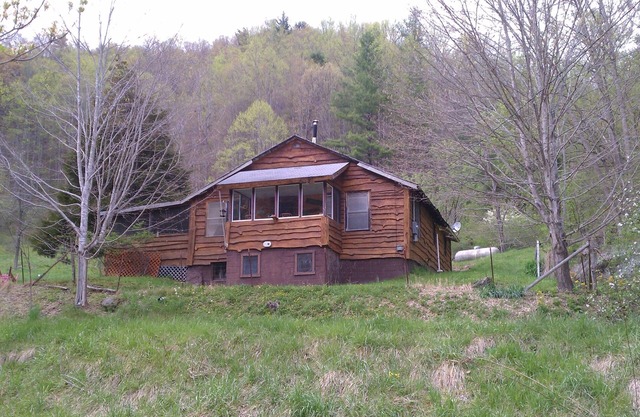 Family-Friendly, Cozy, Spacious Cabin Outside Of Hot Springs, NC - Road Open
