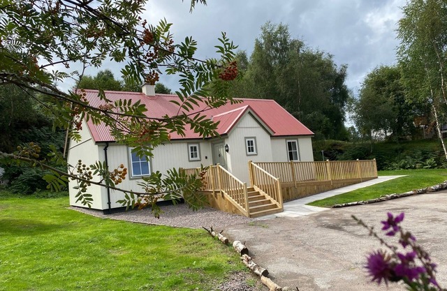 Family-friendly brand new cottage situated next to the golf course