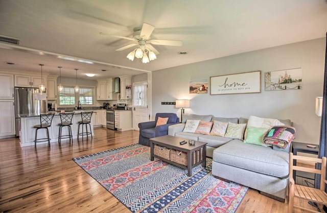 Family-Friendly Getaway w/Fire Pit & 2 Kayaks!