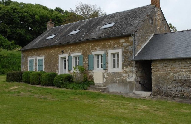 Family-Friendly Gîte with Large Terrace, Playground, and Trampoline in Countryside