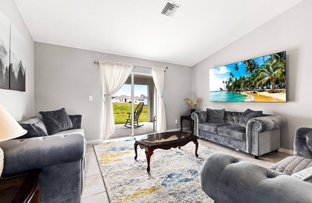 Family Friendly Home/BRAND NEW House/Central Location/kitchen essentials/Lanai
