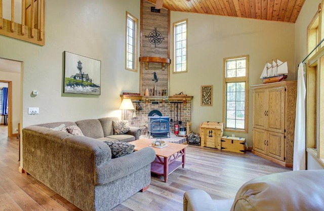 Family-Friendly Home in Sturgeon Bay with Backyard