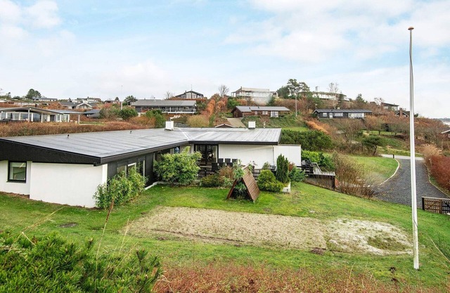 Family-Friendly House by the Beach