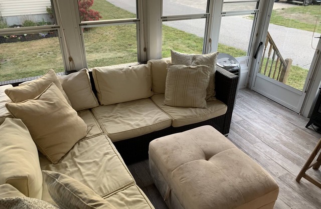 Family friendly vacation cottage a mile from the ocean in Wells, Me..