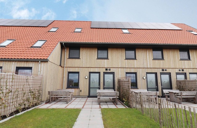 Family-Friendly Villa in Leons