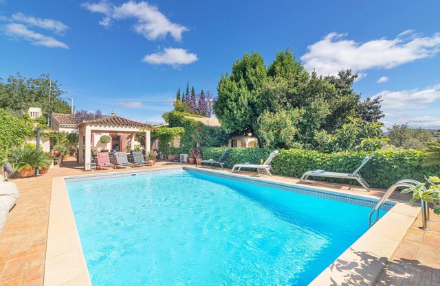 Family friendly villa with private pool just 10 minutes from beach!