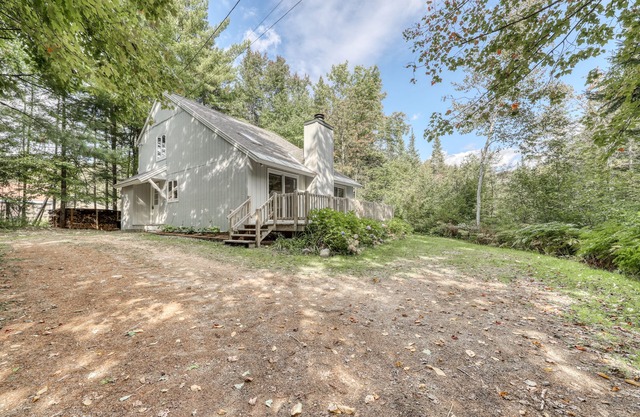 Family-Friendly Wooded Retreat with Deck, Fireplace, and WiFi - Near Slopes