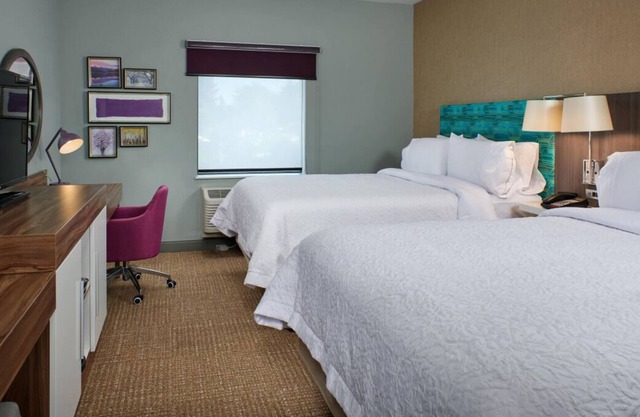 Family & Friends Getaway! 4 Great Units, Indoor Pool, Free Parking and Breakfast