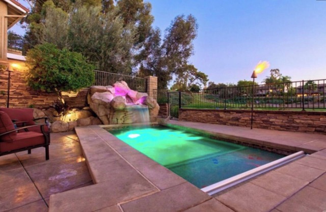 Family Fun Home with Golf Course View. Relaxing backyard. Centrally located.