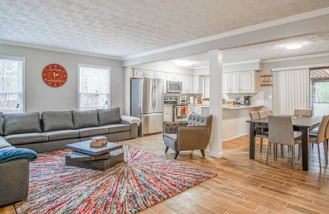 ✩Family Getaway ✩Game room ✩Pet Friendly ✩Sleeps 15 ✩