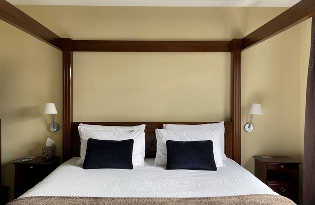 Family & Group 4 Bedrooms Parking Luxurious