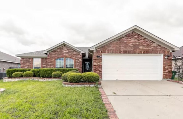 Family Home close to AT&T Stadium w Game Room and Large Patio